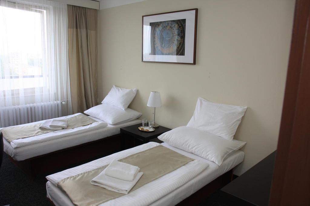 Retro Hotel Kladno Habitación foto